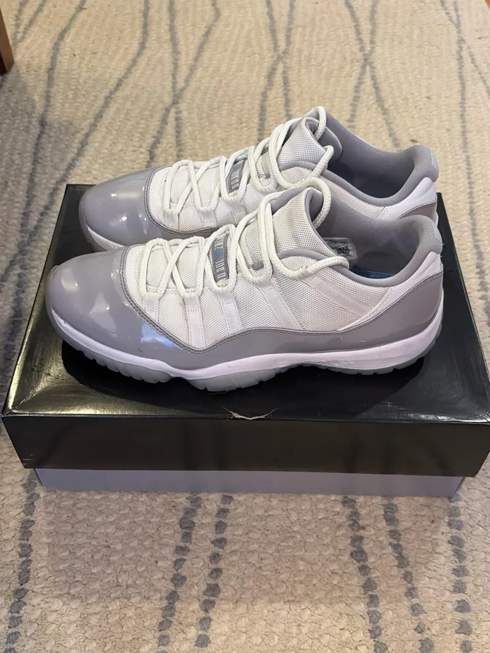 Jordan men’s Low-Top Sneakers - White & Light Gray